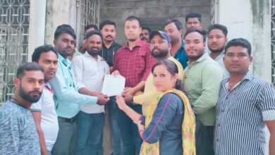 Photo of पत्रकार सुरक्षा कानून लागू को लेकर अखिल भारतीय पत्रकार सुरक्षा समिति के पत्रकारों ने सारंगढ़ तहसीलदार को मुख्यमंत्री के नाम से ज्ञापन सौंपा।।