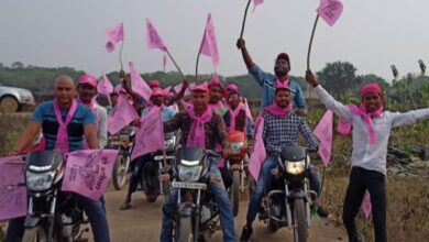 Photo of सारंगढ़ वार्ड क्रमांक 1कुटेला मौहारभाठा में निर्दलीय प्रत्याशी कमल कांत निराला(चाटू) दो पत्ती छाप कर रहे धुंआधार जनसंपर्क।