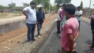 Photo of विक्रमपाली से कर्राकोट पीडब्ल्यूडी रोड का किया जा रहा घटिया निर्माण,ग्रामीणों की शिकायत पर पहुंचे जिला पंचायत सदस्य अजय जवाहर नायक