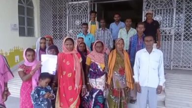 Photo of पूर्व में कार्य कर रहें समूह ने BEO, DEO व SDM को आवेंदन दिए जाने के बाद भी कोई कार्यवाही नहीं…अंततः जिला जांजगीर कलेक्टर को आवेंदन कर न्याय के लिए लगाई गुहार