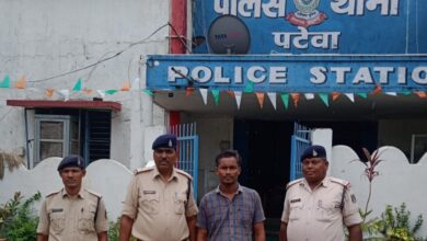 Photo of जिला महासमुंद थाना पटेवा पुलिस की कार्यवाही,सामूहिक दुष्कर्म के 8 माह से फरार आरोपी विनोद कुर्रे चढ़ा पुलिस के हत्थे…