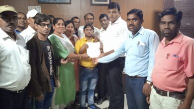 Photo of प्रदेश सतनामी समाज गिरौदपुरी धाम छतीसगढ़ के पदाधिकारियों ने कार्यालय, बैठक एवं अन्य कार्यक्रमो के कियान्वयन हेतु भूमि की मांग कर कलेक्टर को ज्ञापन सौंपा।