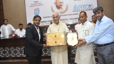 Photo of श्रेष्ठ कार्य के लिए महात्मा गांधी इंटरनेशनल अवॉर्ड से युवा पत्रकार देवेंद्र नई दिल्ली में हुए सम्मानित,भारत के प्रथम मुख्य सूचना आयुक्त ( CIC) एवं पंचायती राज मंत्रालय भारत सरकार के पूर्व सचिव वजाहत हबीबुल्ला के हाथों सम्मानित किया गया।