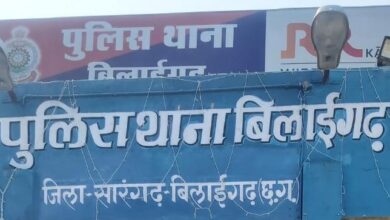 Photo of थाना बिलाईगढ़ पुलिस द्वारा ग्राम गोरबा में छापामार कार्यवाही कर एक शराब कोचिया को किया गया गिरफ्तार,आरोपी से 06 लीटर हाथ भट्टी की कच्ची महुआ शराब एवं एक मोटरसाइकिल किया गया जप्त
