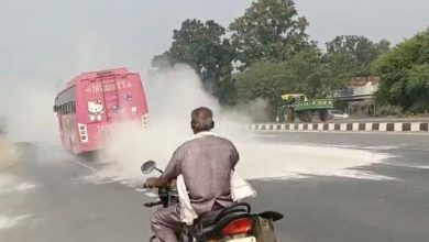Photo of धड़ल्ले से दौड़ रहे हैं राखड़ लोड वाहन,राहगीरों को हो रही है परेशानी