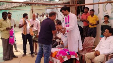 Photo of पिता के लिए वोट मांगने घर-घर पहुंचे युवराज…विधानसभा सहित प्रदेश में विकास की गंगा बहाने कांग्रेस को वोट देने की अपील