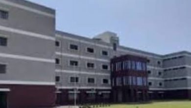 Photo of एल सी आई टी पब्लिक स्कूल का नया कारनामा फीस न जमा होने पर छात्र को क्लास से किया बाहर।