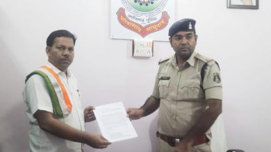 Photo of वायरल वीडियो से आहत सारंगढ़ विधायक प्रतिनिधि गनपत जांगड़े ने कोसीर थाने में की शिकायत