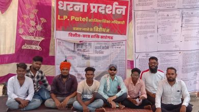 Photo of छात्रसंघ नें प्रभारी जिला शिक्षा अधिकारी के खिलाफ किया धरना प्रदर्शन,मुख्यमंत्री के नाम पर अनुविभागीय अधिकारी सारंगढ़ को सौंपा ज्ञापन।