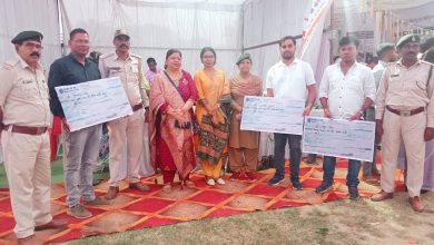 Photo of राज्योत्सव में पुरुष्कार से सम्मानित हुए शम्भू पटेल एवं साथी।