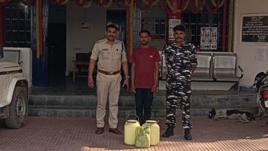 Photo of अवैध शराब बिक्री पर सारंगढ़ पुलिस की कार्यवाही, 35 लीटर महुआ शराब जप्त कर आरोपी को भेजा गया न्यायिक रिमाण्ड पर जेल।