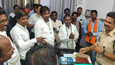 Photo of पुसौर थाना में बहुचर्चित जातिगत उत्पीड़न मामले को लेकर समाज ने दिखाया सामाजिक एकजुटता।