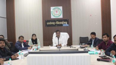 Photo of अनियमितता पर धान उपार्जन केन्द्र भेड़वन, कपरतुंगा एवं सरसीवां के समिति प्रबंधकों का वित्तीय प्रभार समाप्त